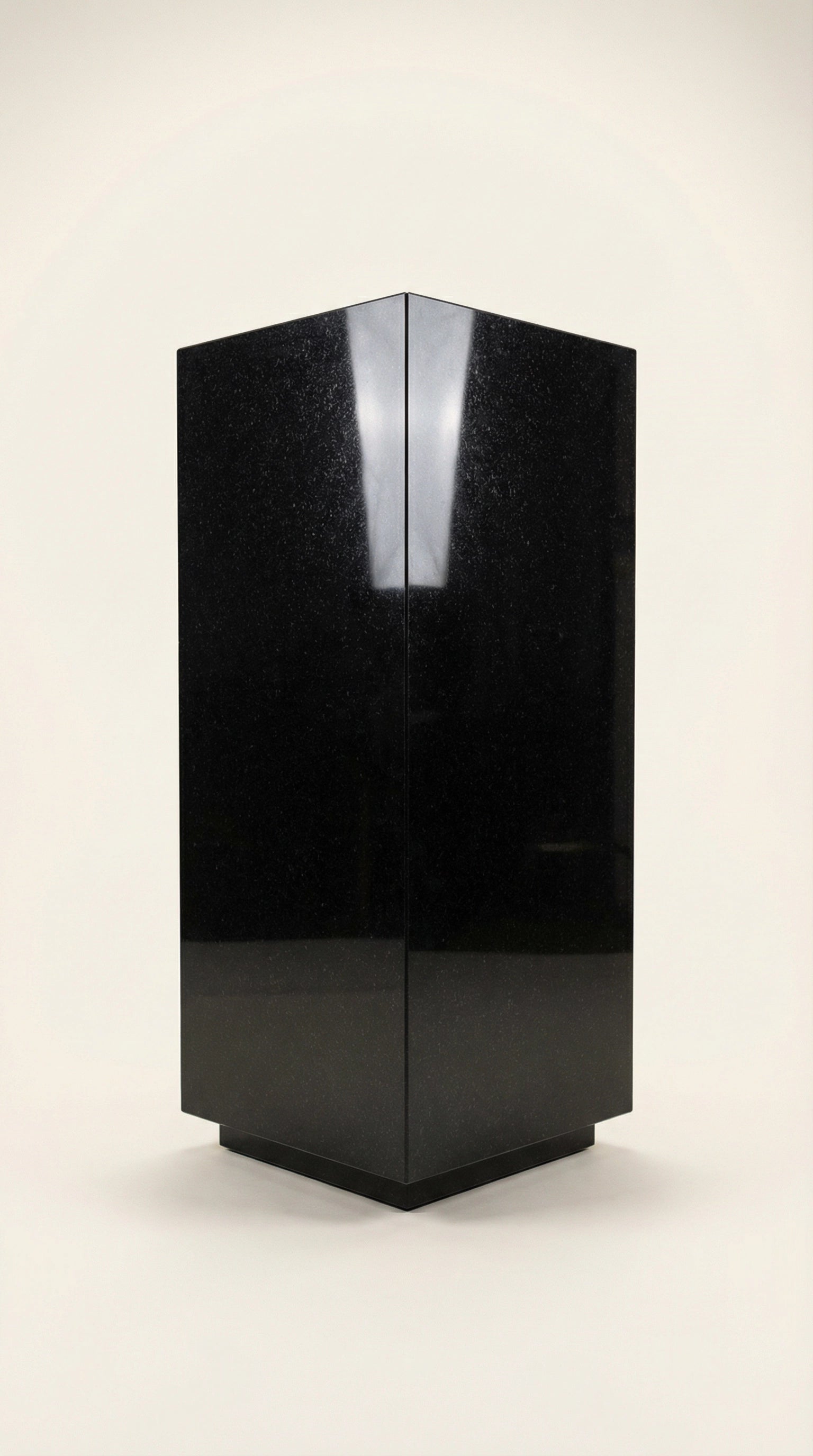 Nero Assoluto granite plinth, Standard — PLNTH Series 01