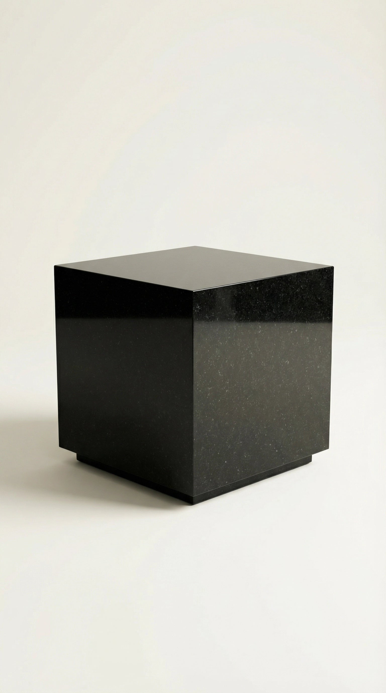 Nero Assoluto granite plinth, Short — PLNTH Series 01